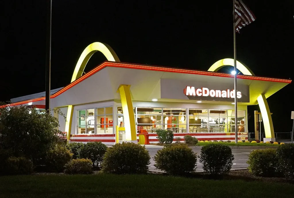 1200px-McDonalds_Golden_Arches